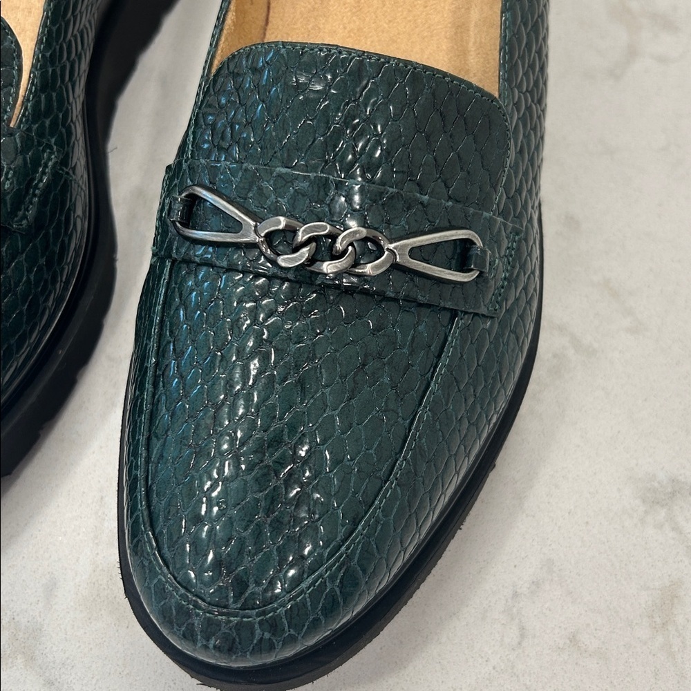 Naturalizer September Loafers with Chain Accent Crocodile Embossed Green 10 - Picture 7 of 16